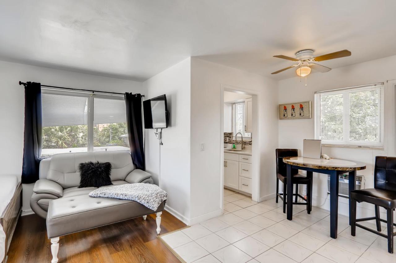 Coral Sands Huge Studio W/ 2 Queen Beds! 西棕榈滩 外观 照片